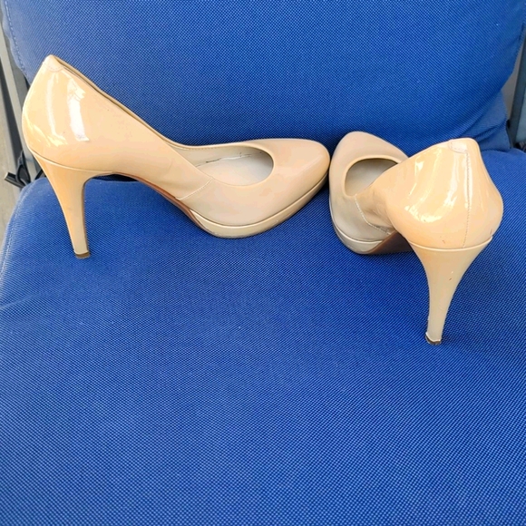 Heels - Picture 4 of 7